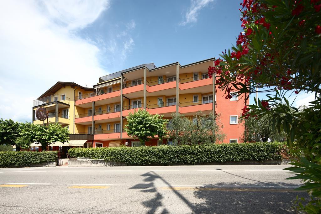 Hotel San Vito Бардолино Экстерьер фото